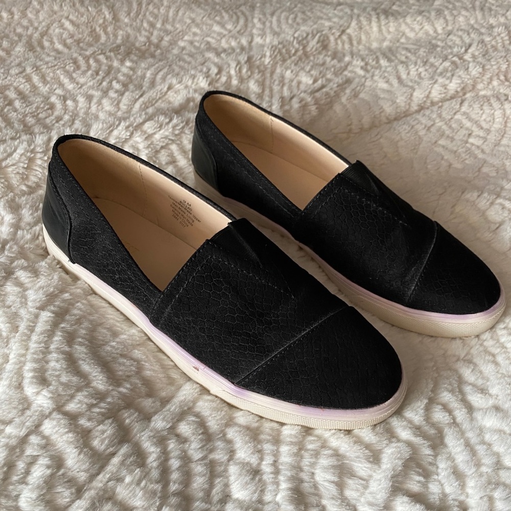 EUC Nine West Women’s Slip on Sneakers / Size: 9